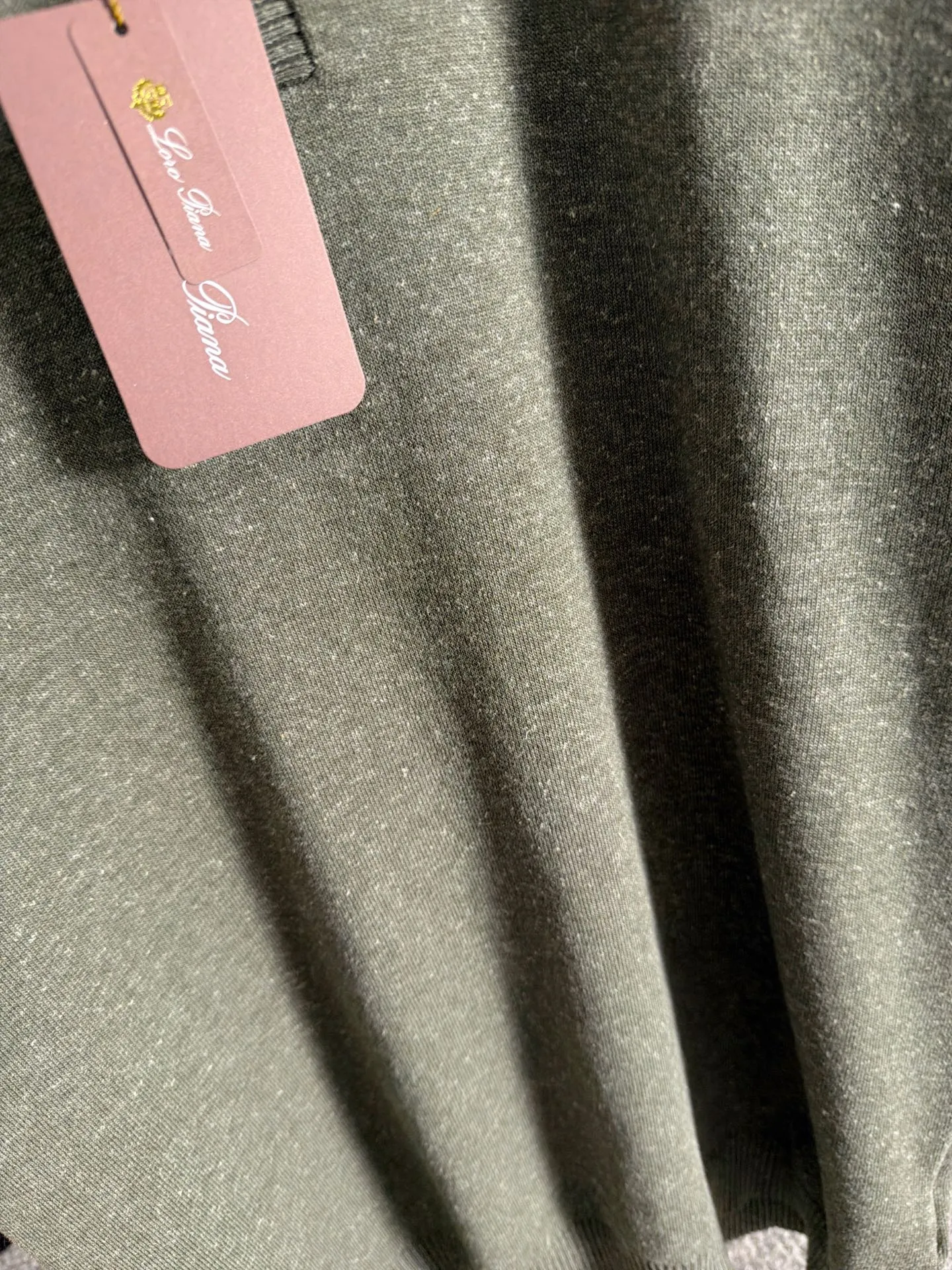 Next day shipment LP high quality Loro Piana 26ss New Arrival men's short-sleeved T-shirt Made of combed cotton yarn knitted cotton fabric, no pressure when entering and exiting the counter Exclusive control of raw materials It feels substantial when weighed, and the upper body is more textured than ordinary T-shirts. This texture can cope with the weather easily and is suitable for both hot and cold! Loose fit design, looks noble. The only correct version is available Size: M to XXXL